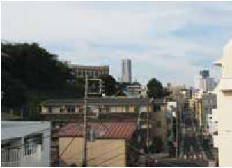 窓から見える横浜ランドマークタワー